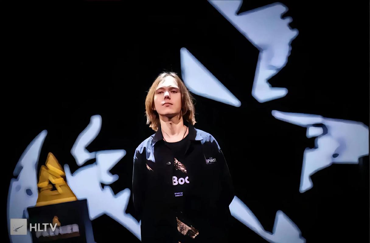 Jwei的Neko Dragon组和四个人领先。 Royal Never Give Up 获得了六个虫子，全面被击败。 FunPlus Phoenix 领先